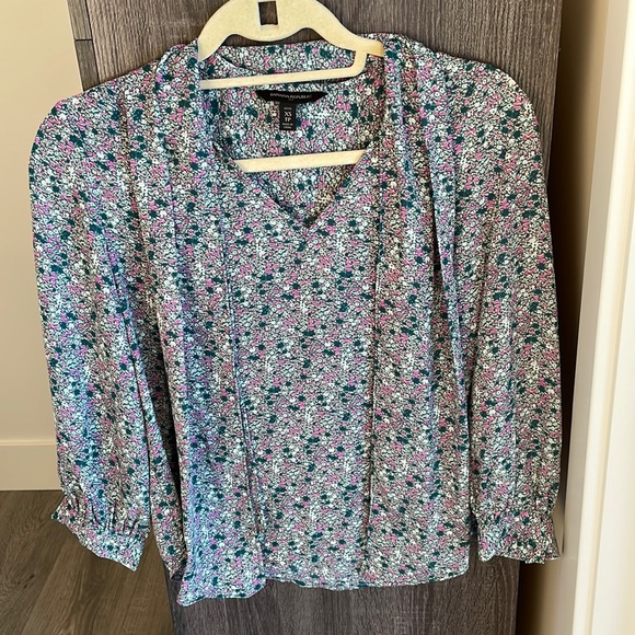 Banana Republic Flower print dress shirt with attached tie. - Picture 3 of 8